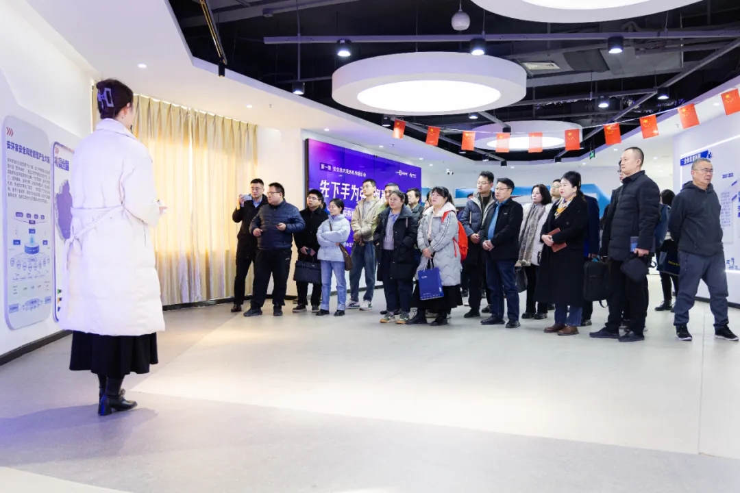 2025正版新奥管家婆香港，探索正版新奥管家婆在香港的未来发展（2025展望）